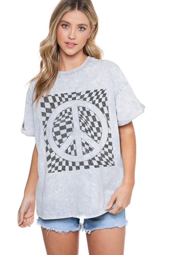 CHECKERED PEACE WASHED GRAPHIC TEE