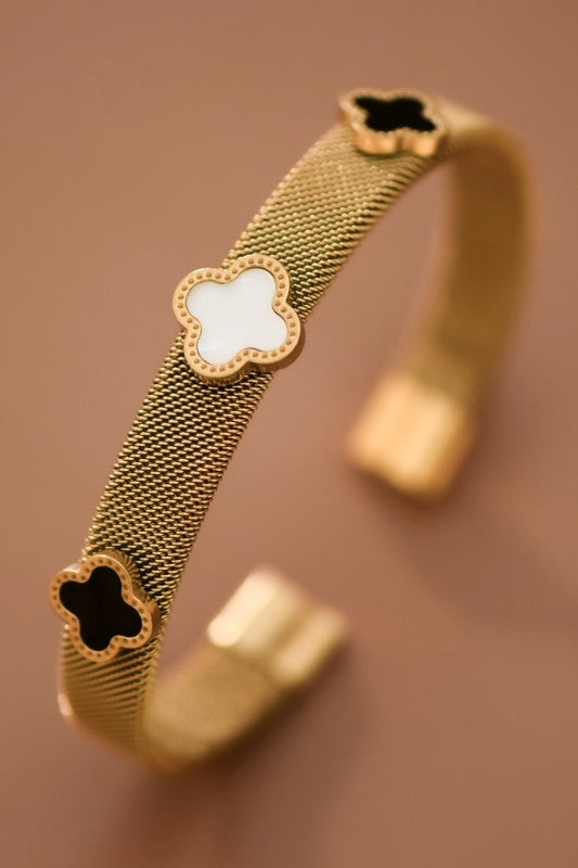 ELEGANT STAINLESS-STEEL CUFF
