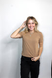 BASIC BETTY TOP IN CAMEL