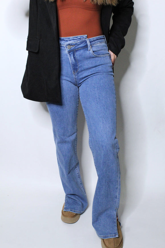 THE JESSICA MID RISE STRAIGHT JEANS
